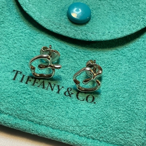 Tiffany & Co. Elsa Peretti Stencil Apple Stud Earrings - Picture 7 of 10